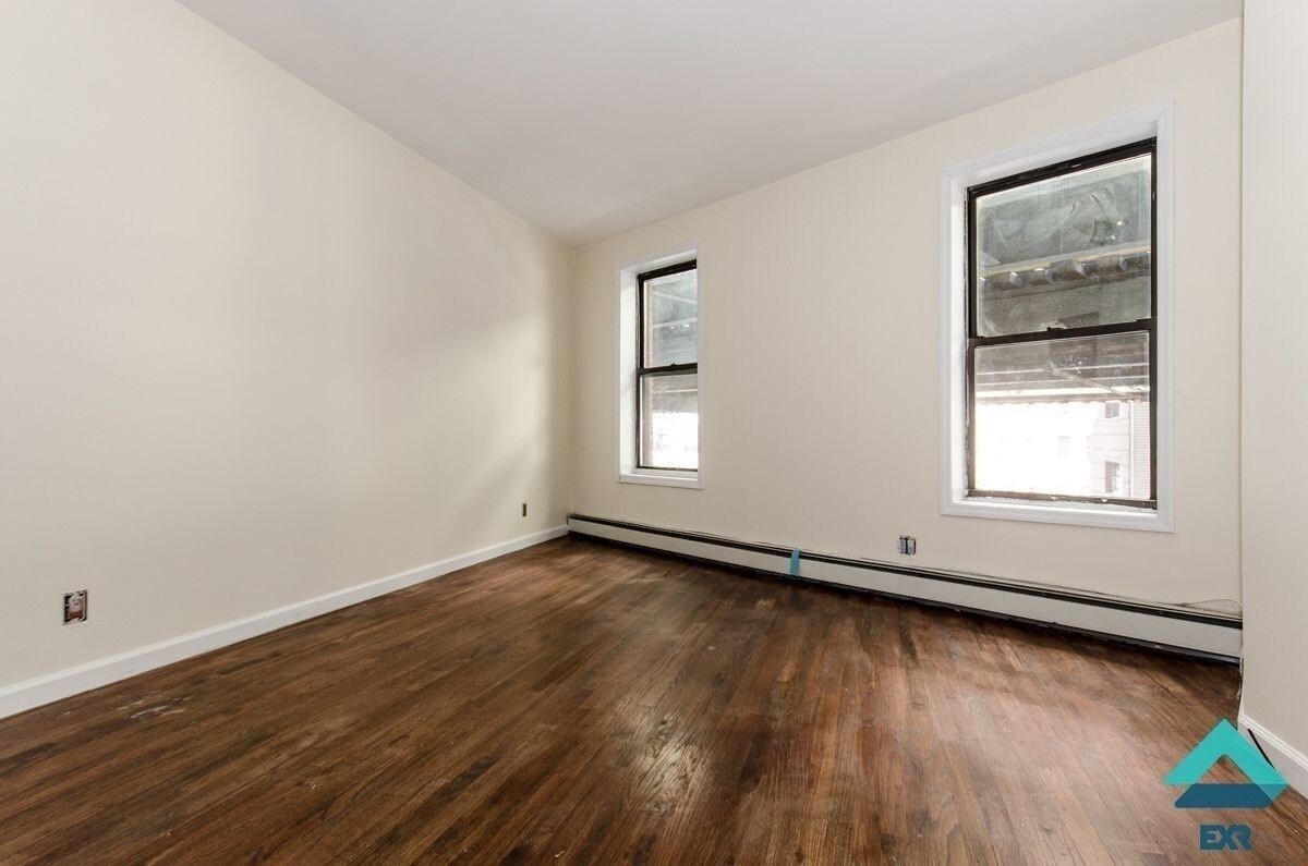 Primary Photo - 1254 Myrtle Ave
