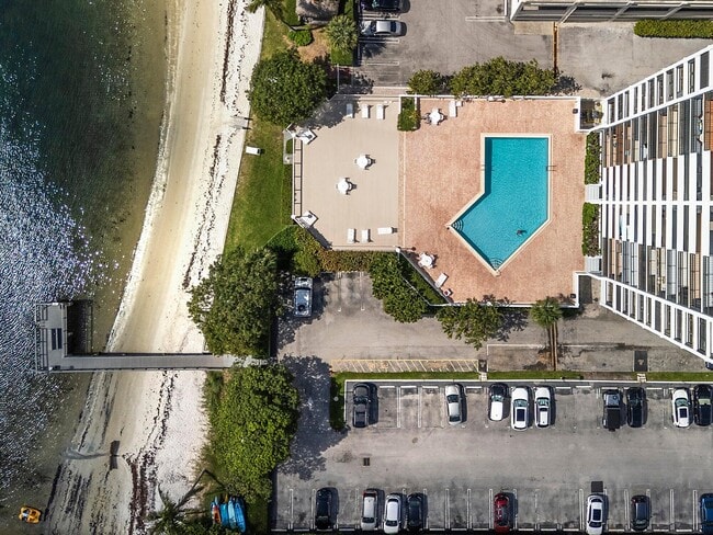 Building Photo - 5600 N Flagler Dr