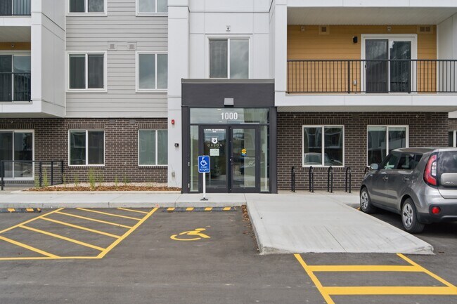 Photo du bâtiment - 265-1265 Wolf Willow Blvd SE