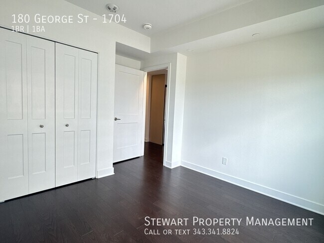 Building Photo - 180 George St