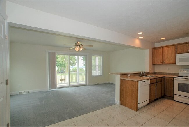 Building Photo - 808 W 2ND St