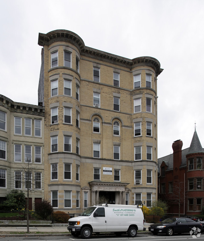 Building Photo - Majestic