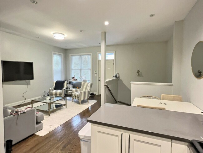 Foto del edificio - 2538 N Southport Ave