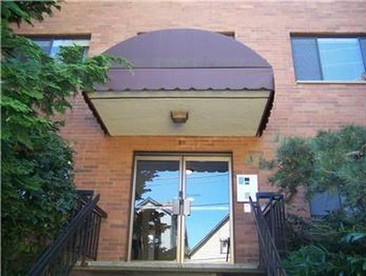 Entry - 911 N 73rd St
