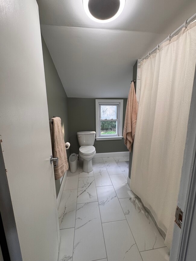 Building Photo - 3 Linda Ln