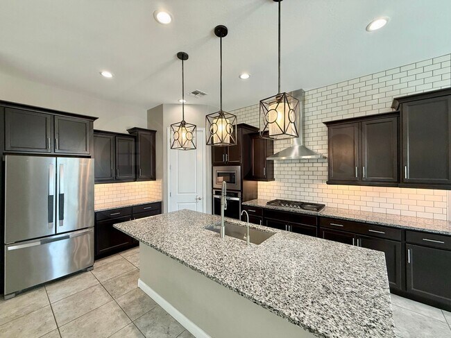 Building Photo - 2057 E Questa Dr