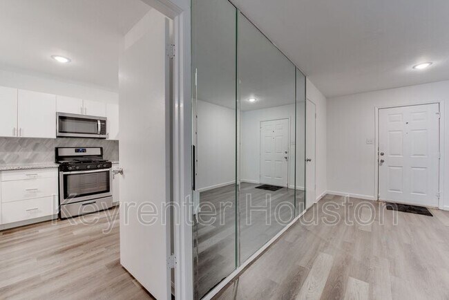 Foto del edificio - 15341 Falmouth Ave