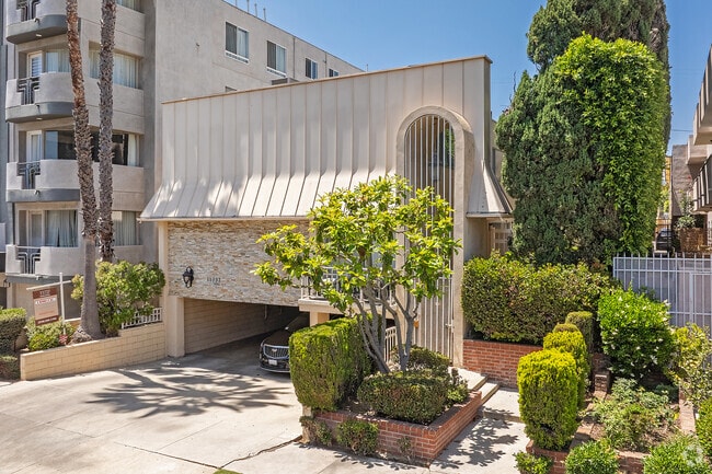 Building Photo - 11737 Kiowa Ave