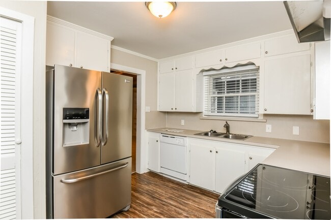 Building Photo - 3587 Dryden