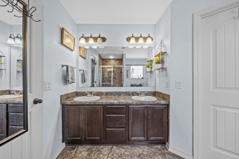 Building Photo - 5508 Peach Dr