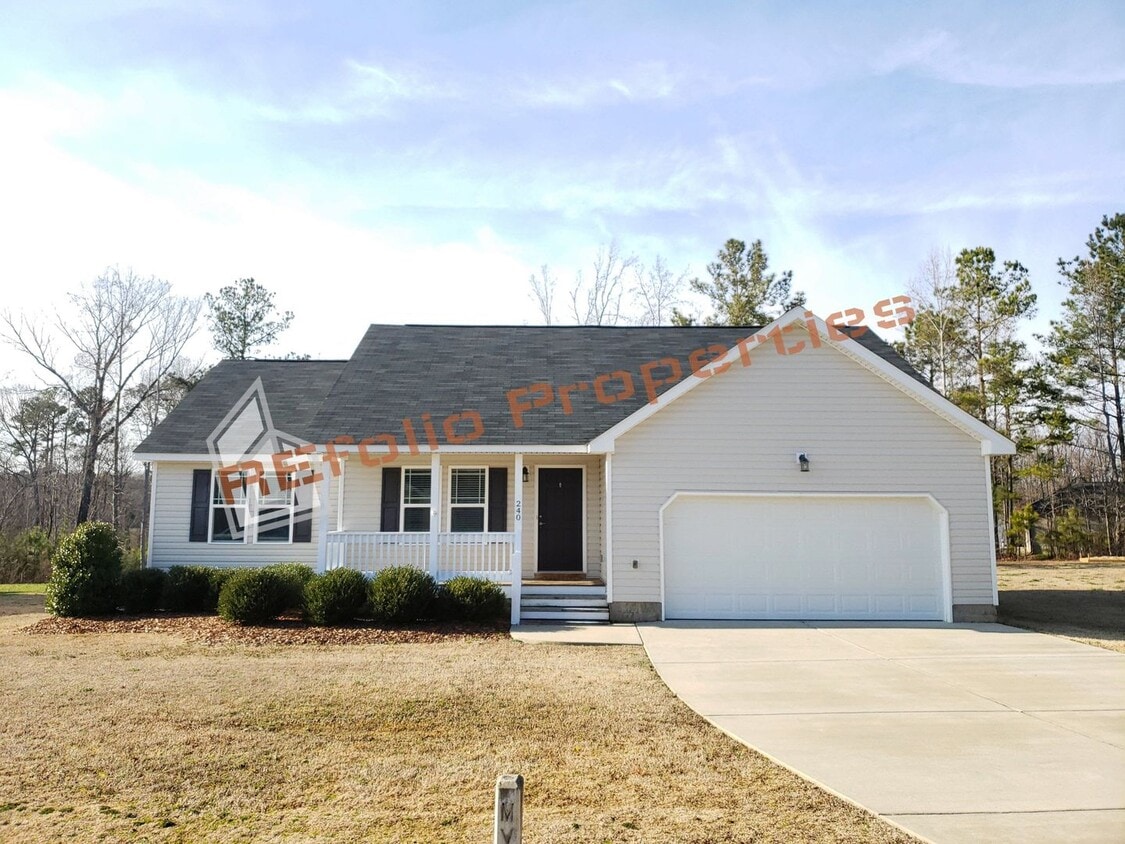 Foto principal - Amazing 3-Bedroom Ranch with a 2-Car Garage and a Huge Backyard in Hadden Pointe, Fuquay-Varina —...