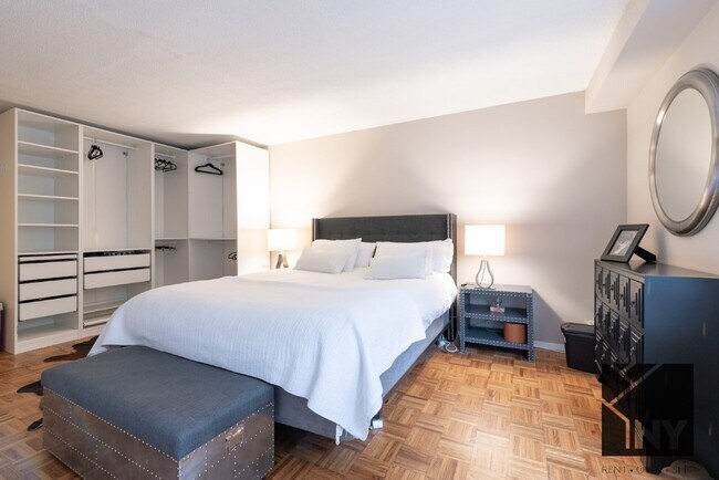 Foto del edificio - Looking for A Bigger Place…Try Us
