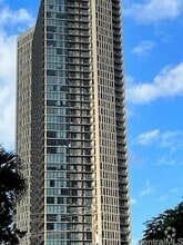Building Photo - 987 Queen St