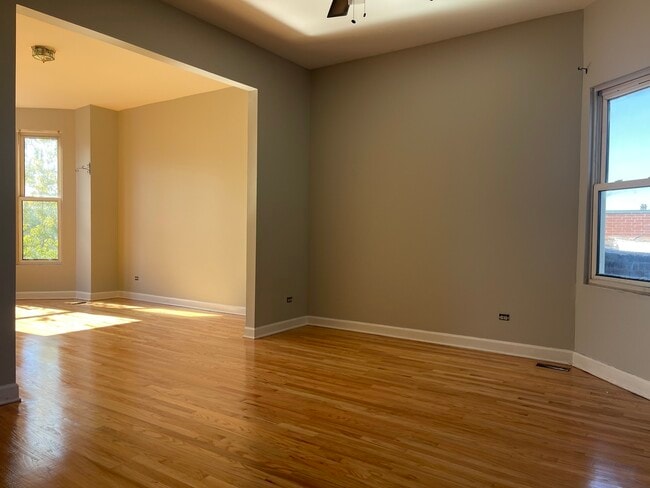 Building Photo - 3220 W Armitage Ave