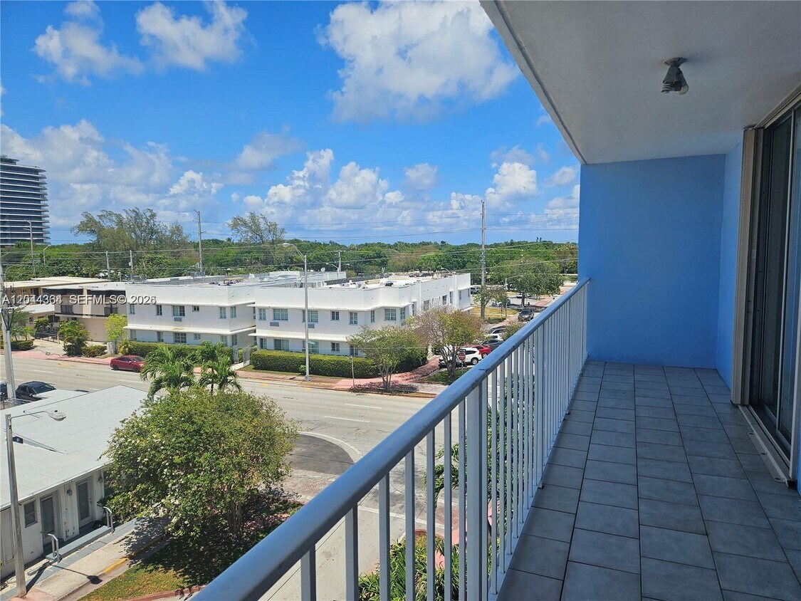 Building Photo - 8340 Harding Ave