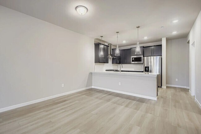 Foto del edificio - Brand New! Immaculate 3-Bedroom Townhome i...