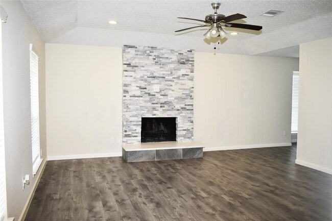 Foto del edificio - 2511 Maple Tree Ct