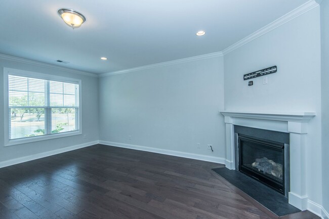 Building Photo - Beautiful Oyster Point Townhome - Mt. Plea...