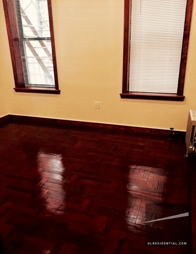 Foto del edificio - 3776 62nd St