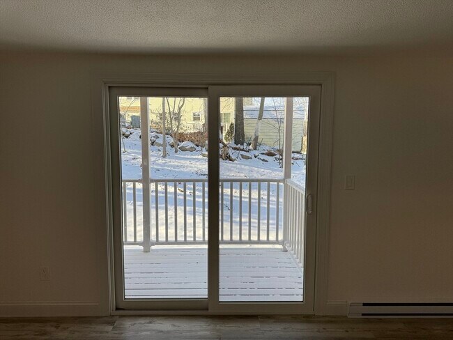 Foto del edificio - 6 Franzone Dr