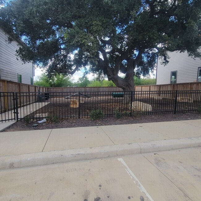 Foto del edificio - 14839 Vance Jackson Rd