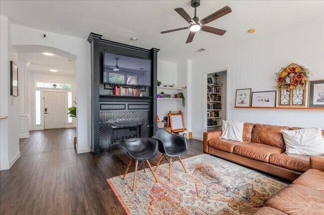 Photo - 2209 Swallow Ln House