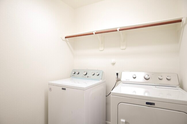 Foto del edificio - 3303 Belmont River Ln