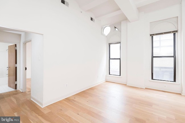 Building Photo - 701 Sansom St