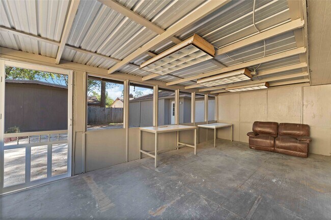 Foto del edificio - 23122 Whispering Willow Dr