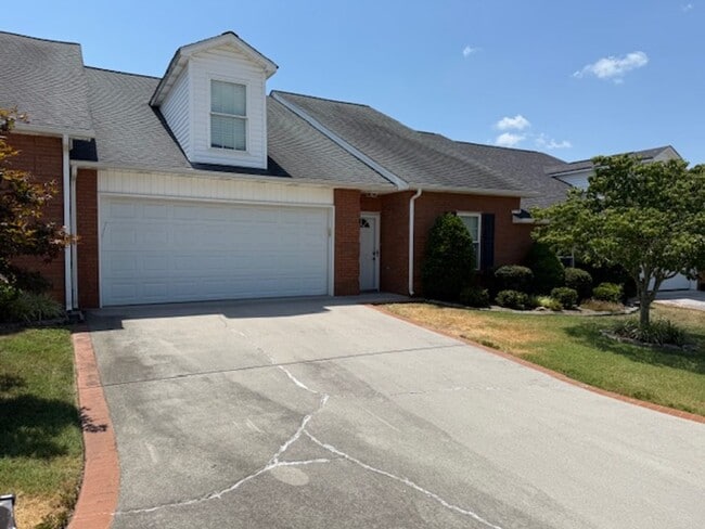 Building Photo - Lenoir City 37772- 3 bedroom 3 bath condo ...