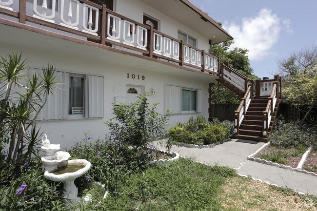 Building Photo - La Villa Des Roses