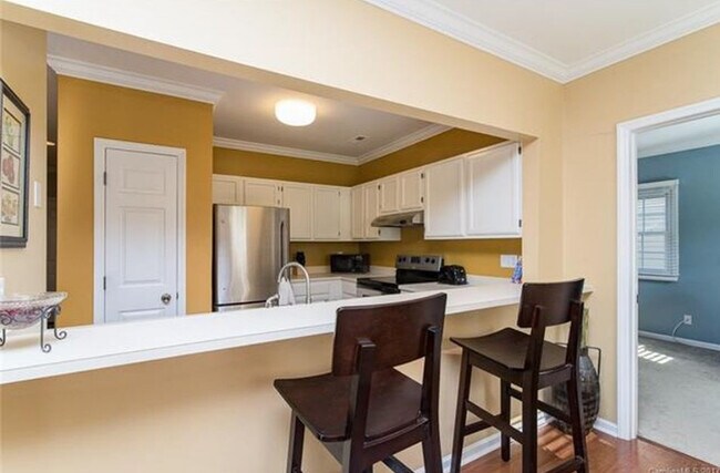 Foto del edificio - 3206 Selwyn Farms Ln