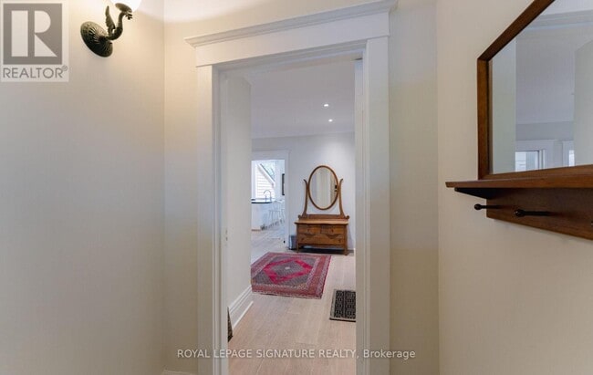 Building Photo - 135 Marion St