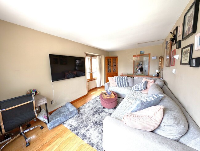 Foto del edificio - 2339 S 98th St