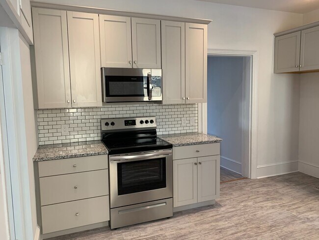 Foto del edificio - 4 Bed 2.5 Bath single family home with yar...