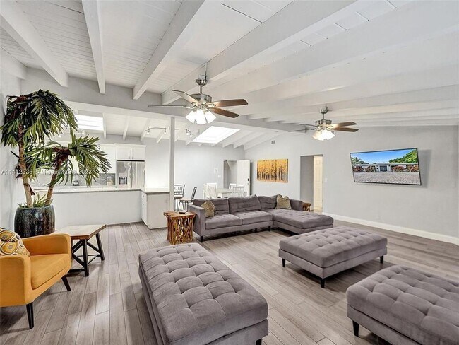 Foto del edificio - 2500 NE 19th St