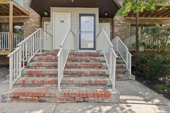 Foto del edificio - 4420 Birchwood Ct
