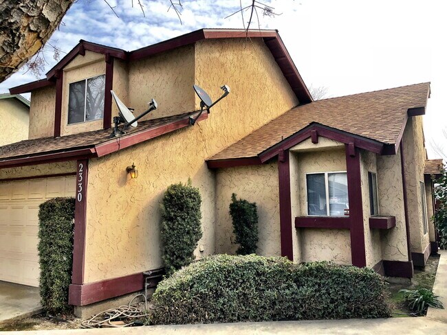 Building Photo - 2330 N Bradley St