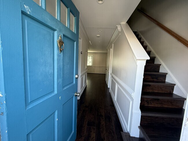 Foto del edificio - 5909 Mayflower Ct