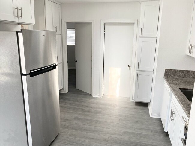 Foto del edificio - 5869 Dauphin Ave