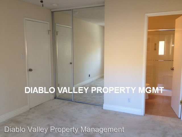 Foto del edificio - 1178 Spring Valley Cmn