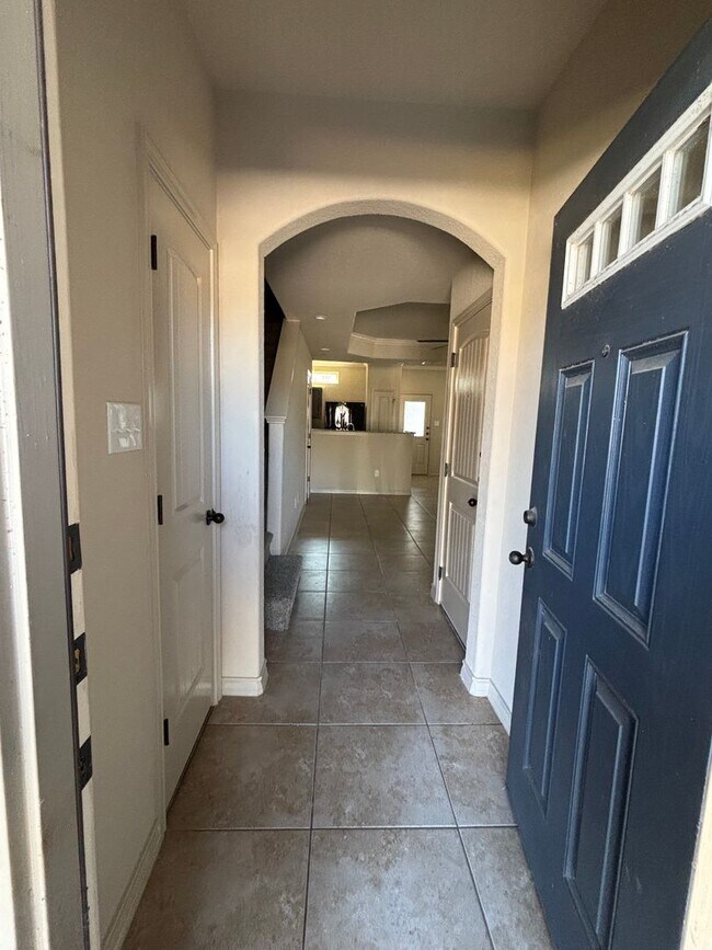 Building Photo - Lake View Drive