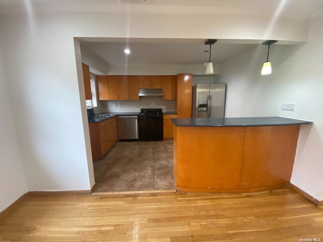 Foto del edificio - 75-65 198th St