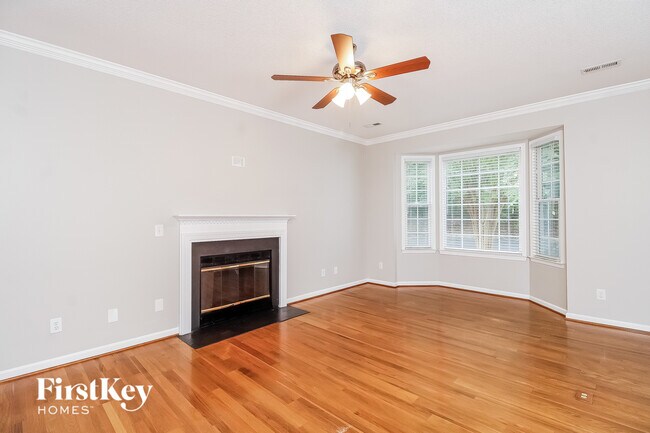 Building Photo - 9 Park Village Ct