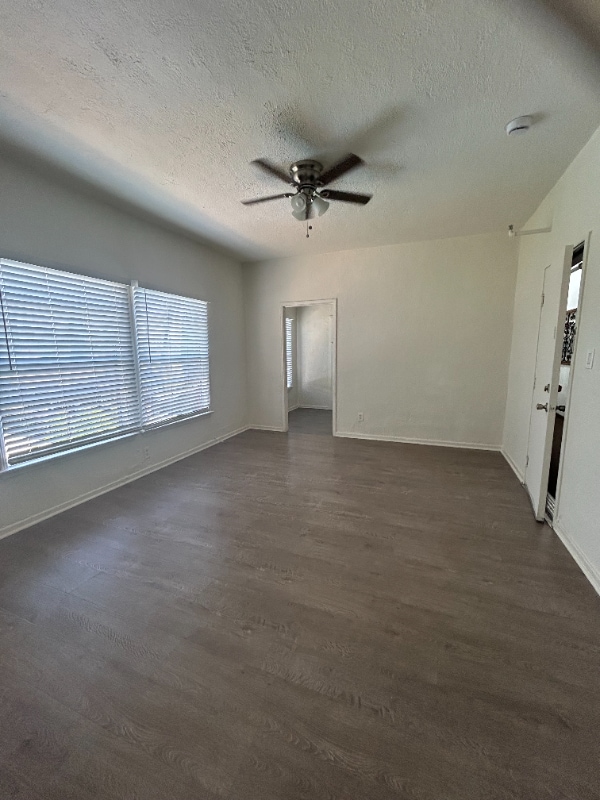 Foto del edificio - 4367 Oakwood Ave