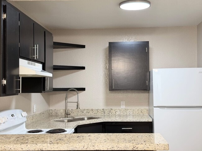 Building Photo - Palm Garden Apartments
