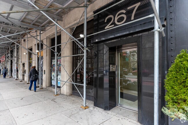 Building Photo - 265 Broadway