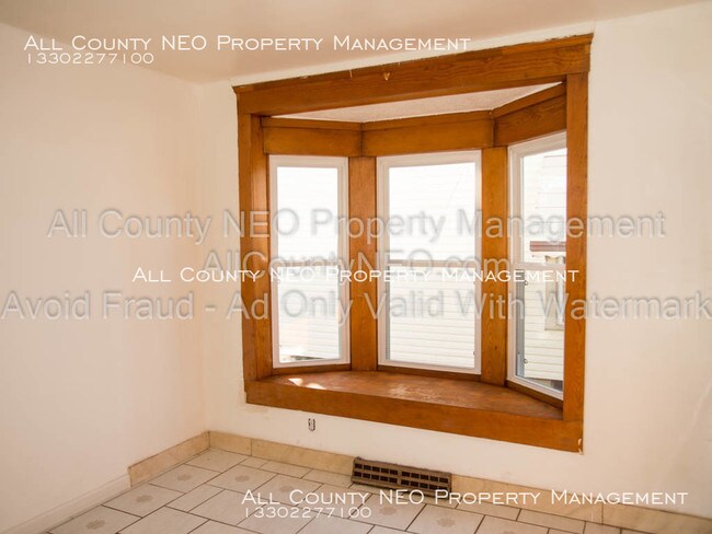 Building Photo - All Utilities Included Room