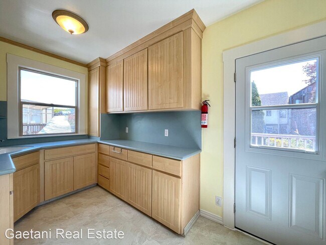 Building Photo - 2 br, 1 bath House - 563 Edinburgh Street