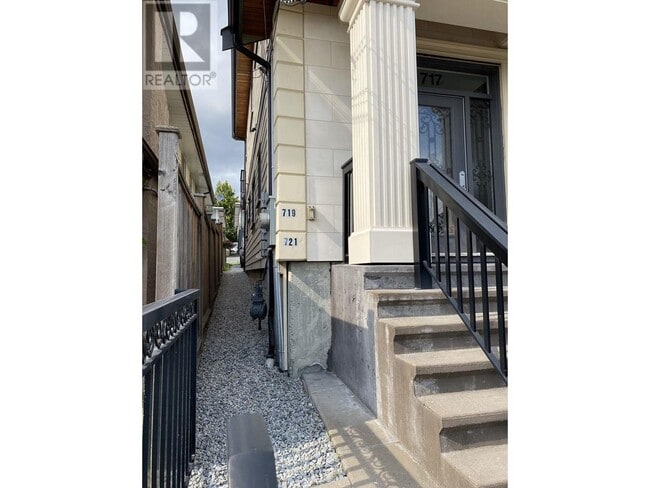 Photo du bâtiment - 717 E 61st Ave